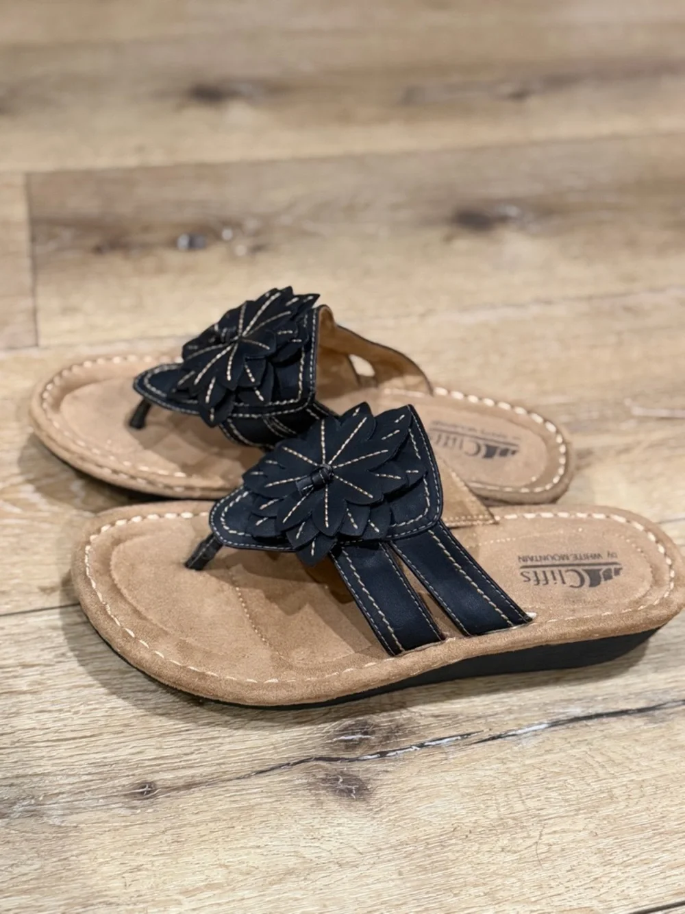 Cliffs by White Mountain Size 8.5 Flower‎ sandals women wedge thong